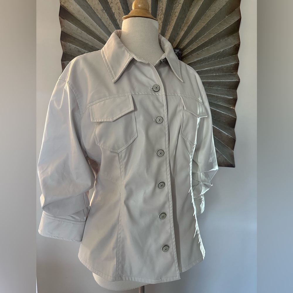 New with Tags! $495 Cinq à Sept White Faux Leather Button-Up Jacket Shirt sz 14